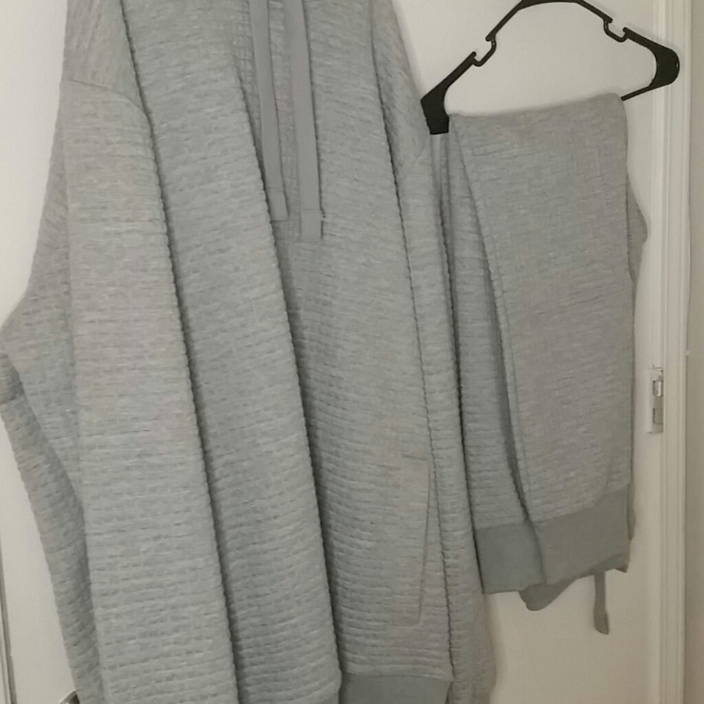 Clothes - Picture 4 of 4